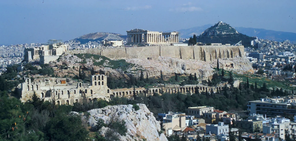Akropolis high-view photo